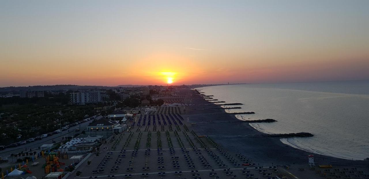 Sul Mare... Apartment Misano Adriatico Ngoại thất bức ảnh